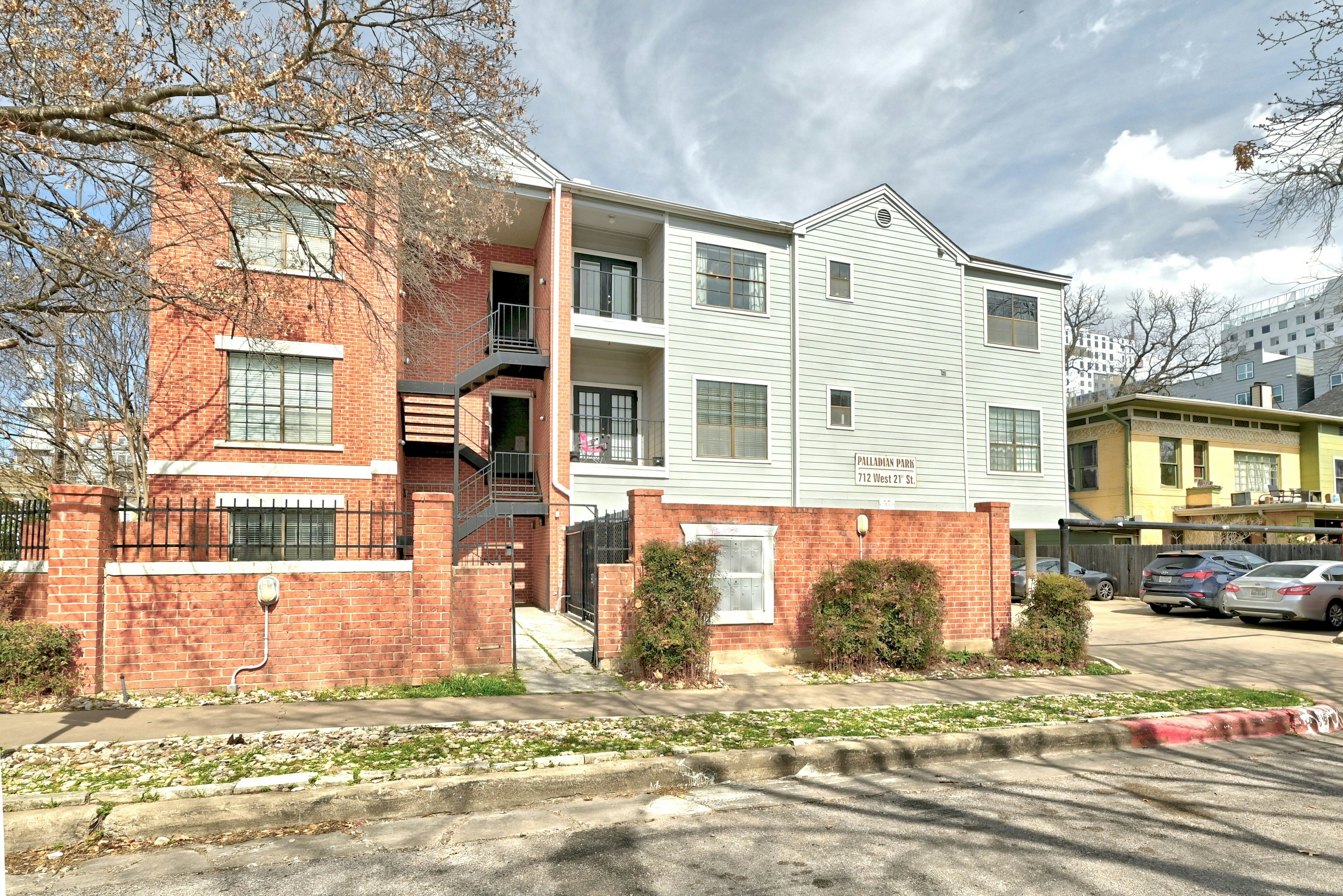 712 West 21st Street 305, Austin, TX 78705, Presented by Eryn Zavaleta